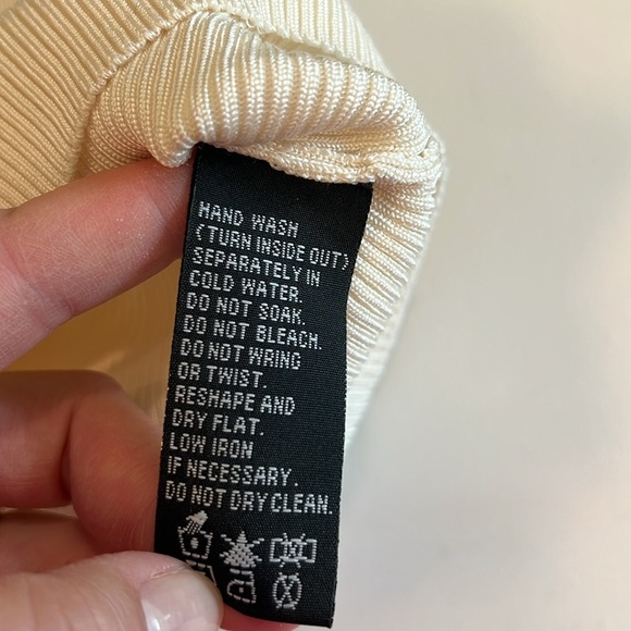 Christina Rotelli - M, beige cream twist front vneck top - Picture 5 of 6